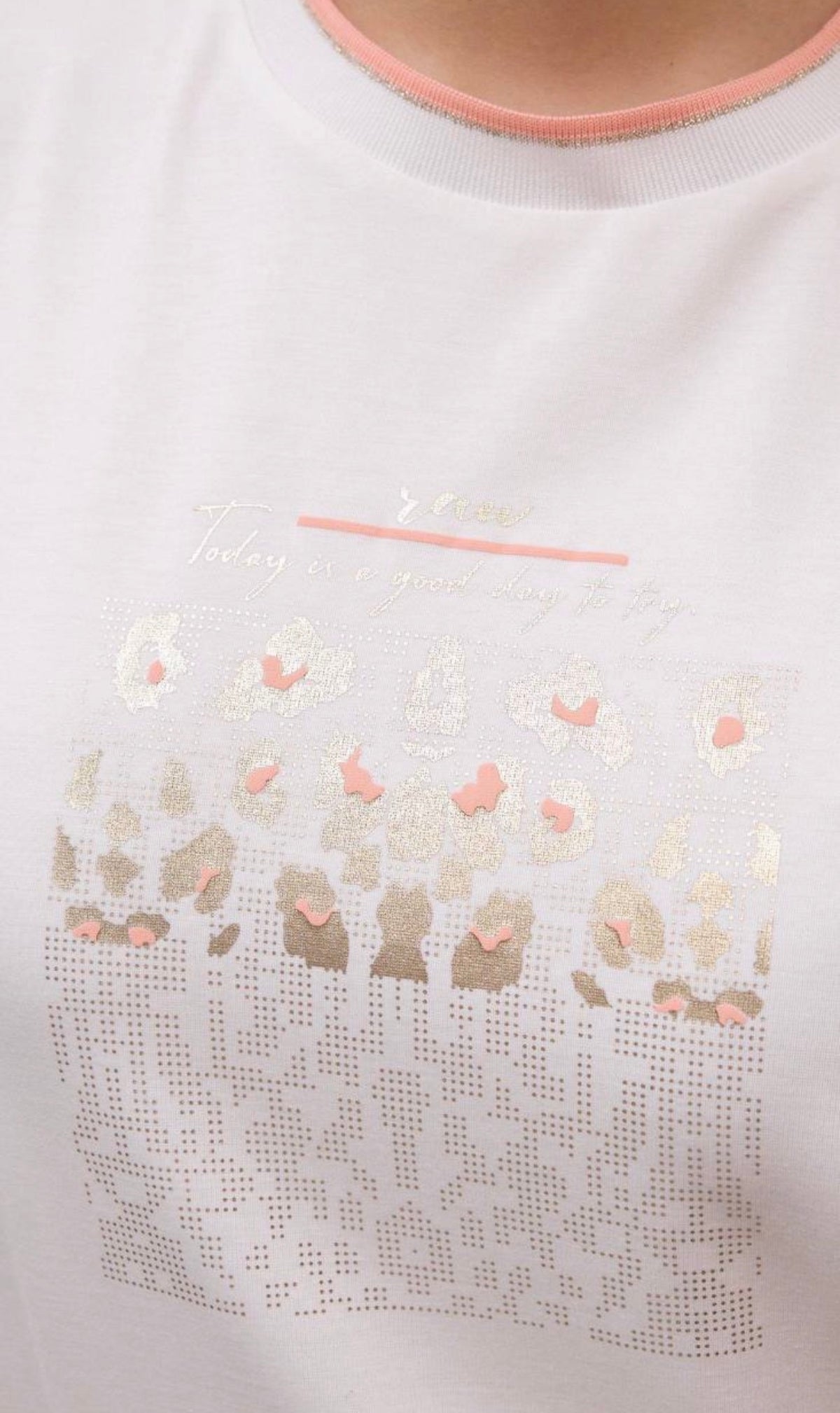 Aura Tee