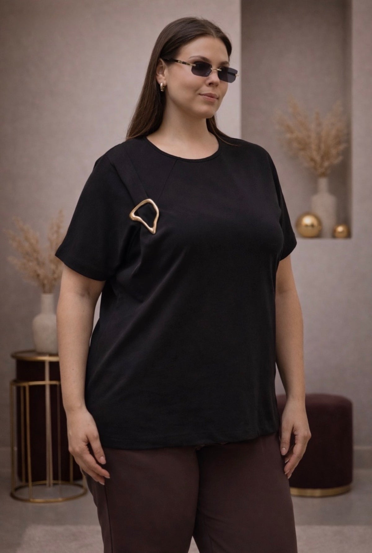 Noir Confidence Tee